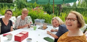 Bee in de zomer, slow sewing