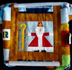 Sint in een handzaam quiltframe